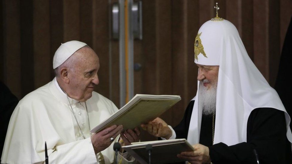 Pope Francis (left) and Russian Orthodox Patriarch Kirill exchange a joint declaration on religious unity at the Jose Marti International airport in Havana, Cuba (12 February 2016)