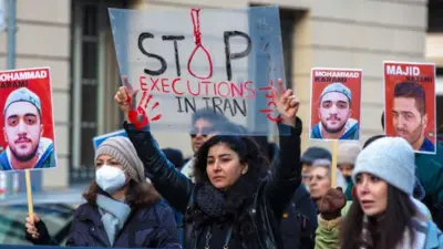 ﻿イランでの死刑執行に抗議する人々