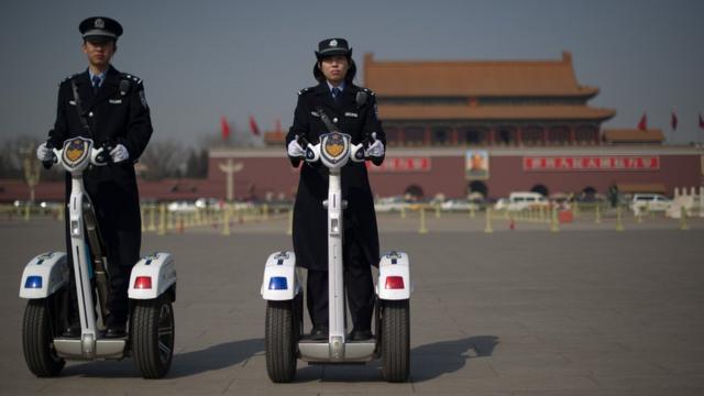 北京警察駕思維車巡邏