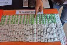 Warung Kelontong di Sukatani Digerebek Warga Karena Kedapatan Menjual Obat Terlarang - JPNN.com