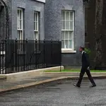 A damp looking Rishi Sunak walks back into No10 after announcing the General Election