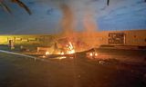 De brandende restanten van de auto waarin de Iraanse generaal-majoor Qassem Soleimani zat toen het voertuig werd bestookt met raketten door de VS.