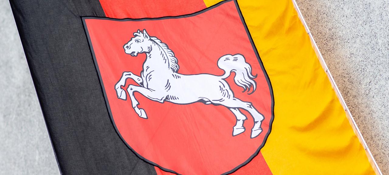 Fahne des Bundeslands Niedersachsen