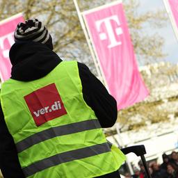 Symbolbild: Verdi-Streik vor der Telekom-Zentrale. (Quelle: imago images/Bode)
