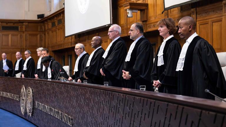 Richter des Internationalen Gerichtshofs in den Haag äußern sich zum Antrag Südafrikas gegen den israelischen Militäreinsatz.