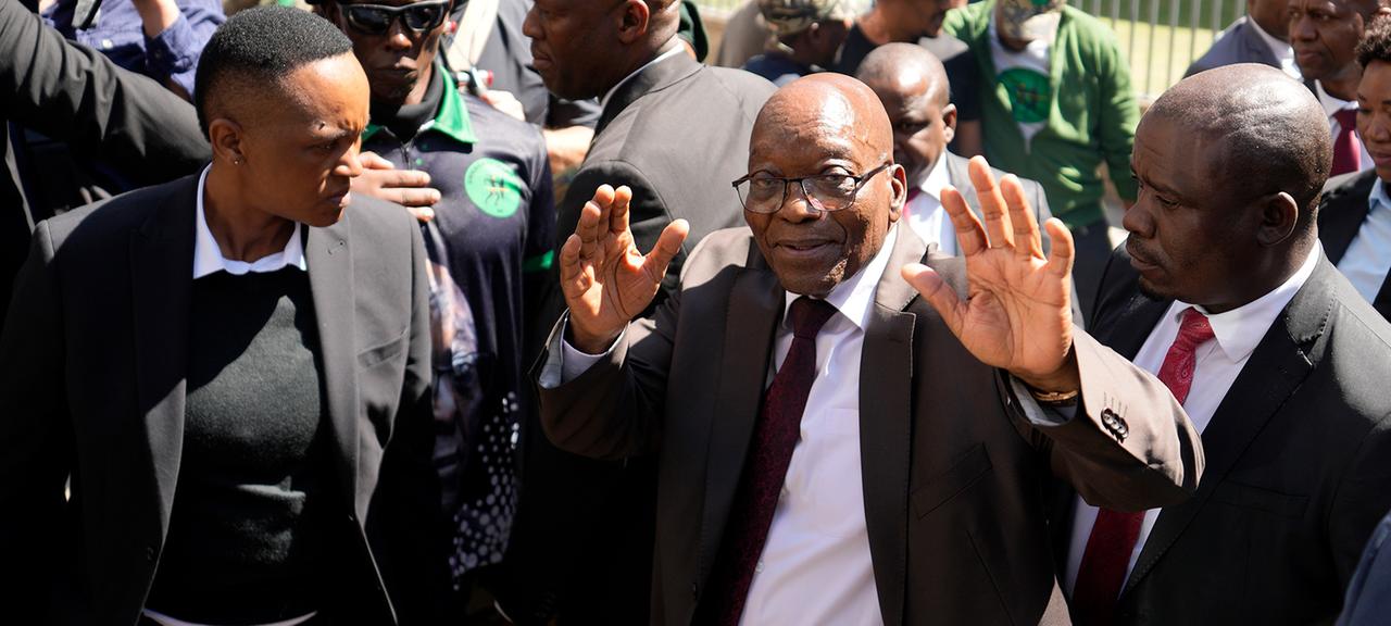 Archivbild: Jacob Zuma inmitten seiner Anhänger