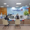 Customers at a VietinBank branch office in Hoan Kiem district, Hanoi. (Photo: VNA)