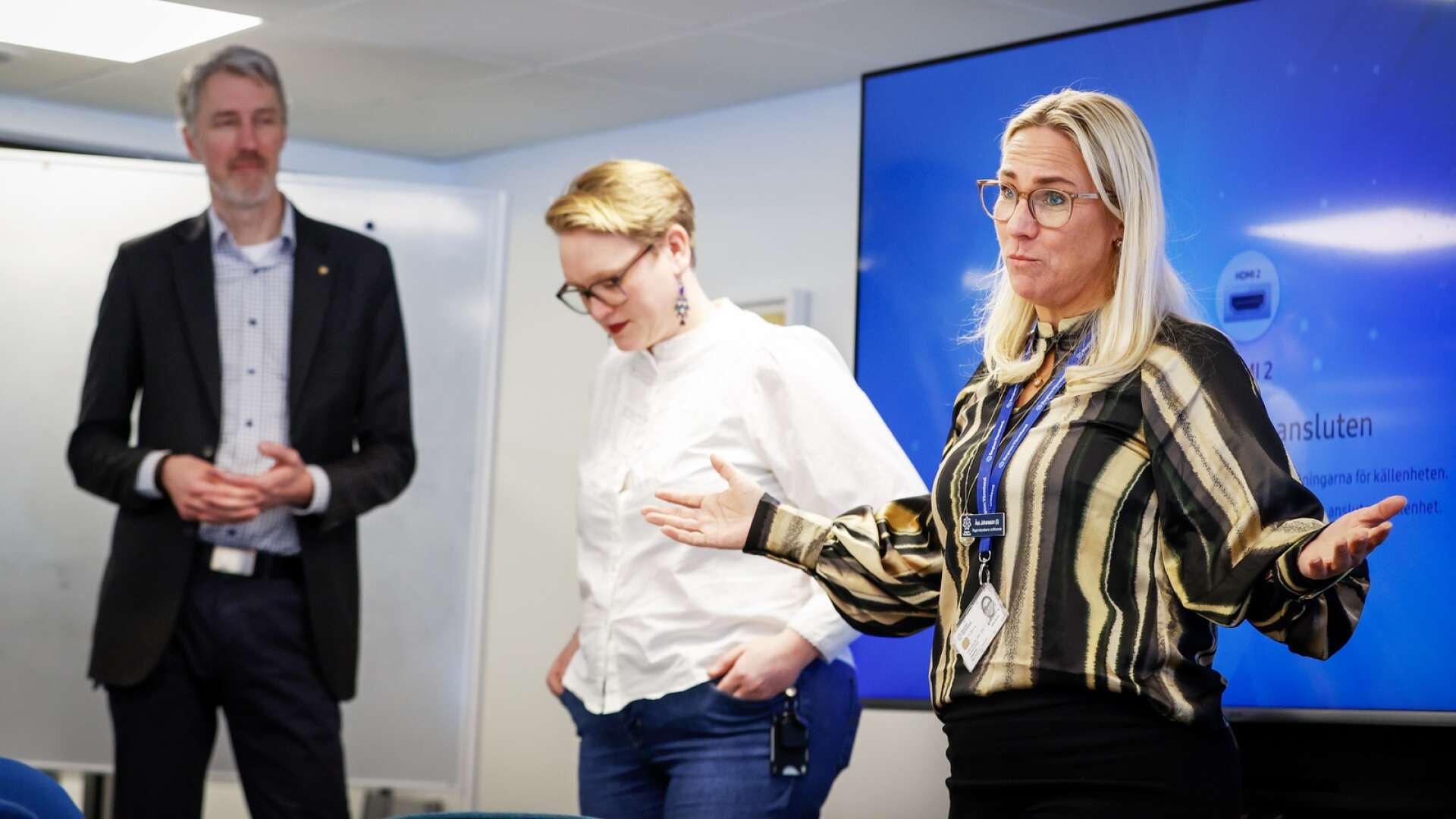 Regionråden Erik Evestam (C), Elisabeth Björk (V) och Åsa Johansson (S) presenterade det politiska styrets planer på en skattehöjning vid en pressträff under onsdagen. Arkivbild.