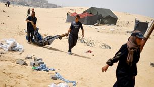 Palestins fugint de Rafah després de l'atac d'Israel