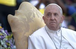Le pape prononce une insulte homophobe pour parler des homosexuels