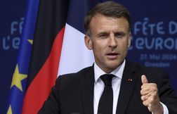 Macron appelle à se mobiliser face à la montée des extrêmes