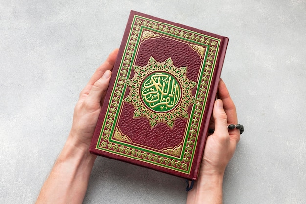 Vue de dessus nouvel an islamique avec livre coran