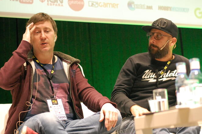 Harvey Smith (à gauche), aux côtés de Sébastien Mitton, respectivement réalisateur et directeur artistique de « Dishonored 2 ».