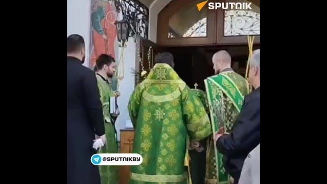 У Свято-Духова кафедрального собора в Минске освящают пасхальные вербы