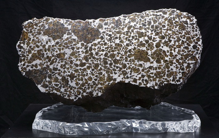 fukang-meteorite-5 (700x441, 154Kb)