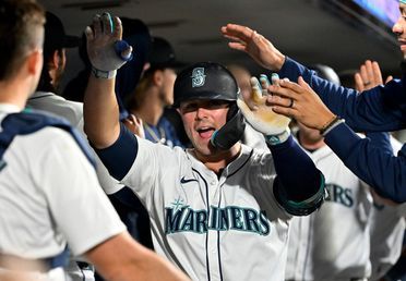 Image for story: Mariners magic on full display in win over Royals