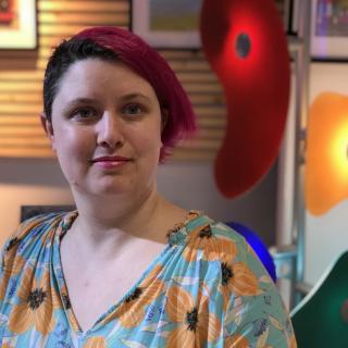 Elizabeth Maler, elle-même créatrice talentueuse de jeux vidéo, accueille les créateurs et place leurs jeux sur des places de marché. PHOTO « LA VOIX »