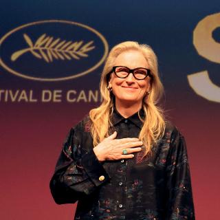 Meryl Streep, comédienne de légende, presque gênée devant les festivaliers cannois.