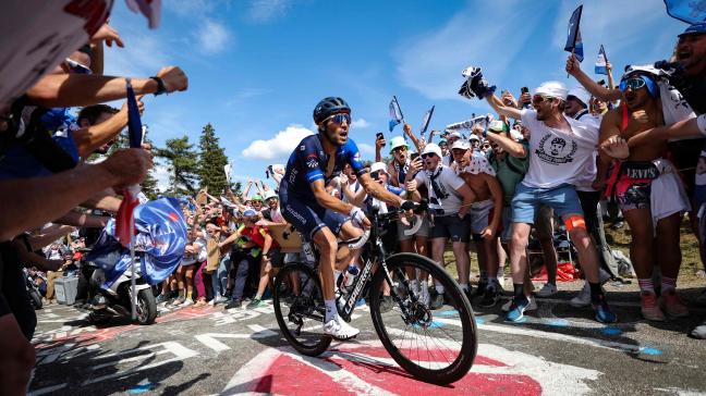 Pour le dernier grand frisson de sa carrière sur le Tour de France, Thibaut Pinot a pu mesurer une nouvelle fois son immense popularité parmi ses fans et auprès du grand public. Une belle bagarre dans les Vosges, saluée par un prix de la combativité décroché de hautte lutte.   photos afp et « l’alsace »