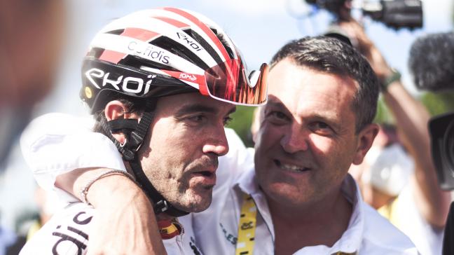 Cédric Vasseur, ici avec Ion Izagirre, est satisfait du Tour de son équipe mais pense déjà à la suite.  PHOTO MATHILDE L’AZOU