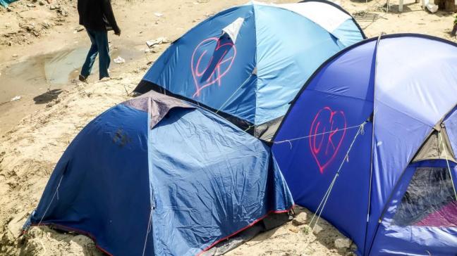 Selon le Times, l’idée des tentes avait toutefois été rejetée l’année dernière car le gouvernement craignait des poursuites en justice pour traitement inhumain. Photo archives PHILIPPE HUGUEN / AFP
