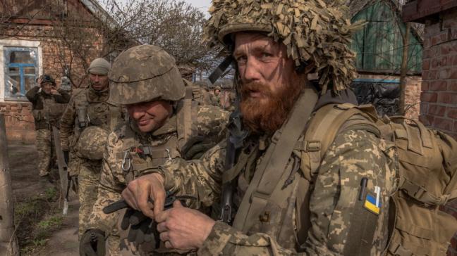 Des soldats ukrainiens de la 23e brigade mécanisée dans la région d’Avdiivka le 3 avril 2024.
