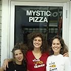Julia Roberts, Lili Taylor, and Annabeth Gish in Mystic Pizza (1988)