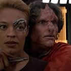 Jeri Ryan and Jeff Kober in Star Trek: Voyager (1995)