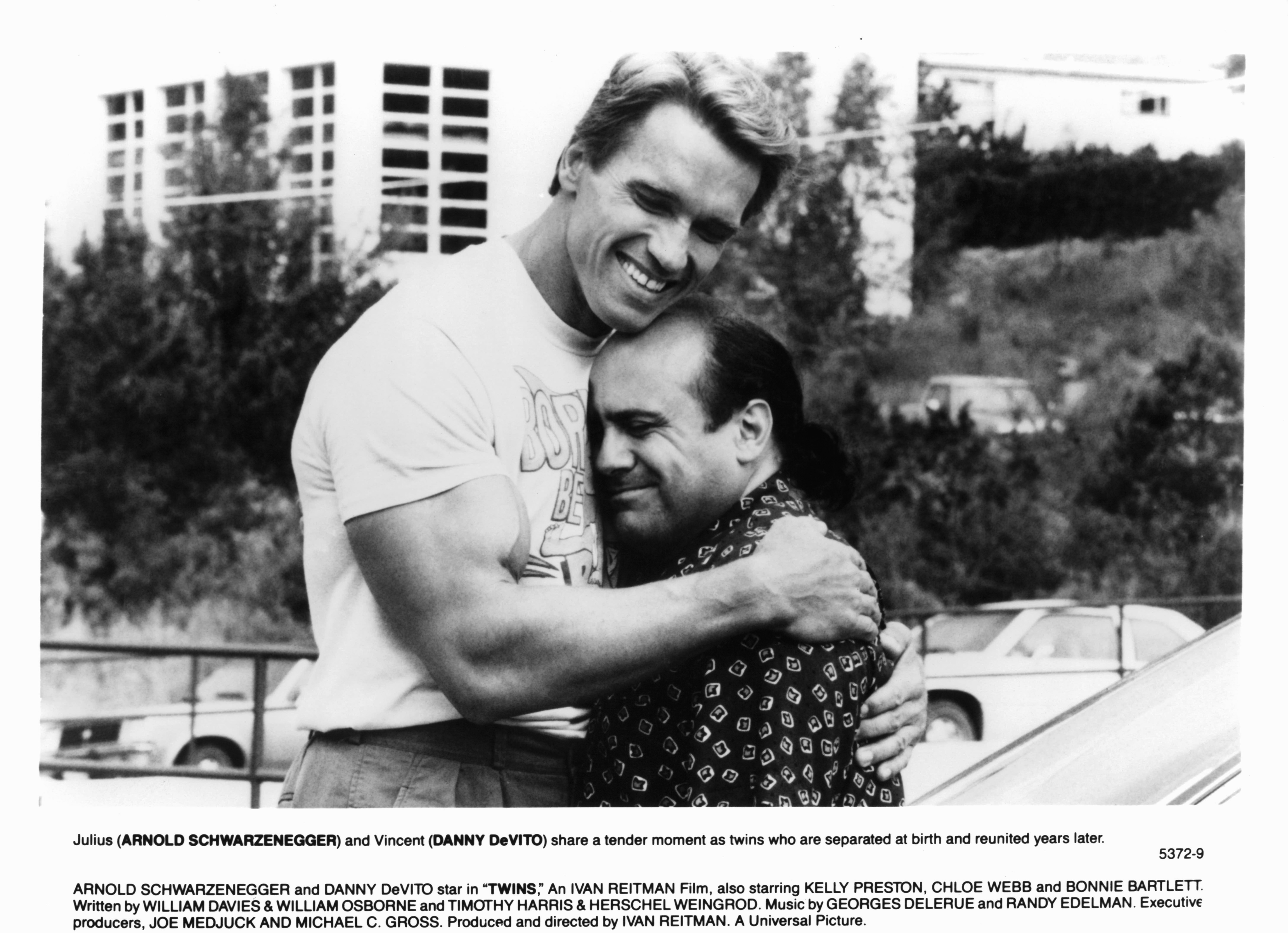 Arnold Schwarzenegger and Danny DeVito in Twins (1988)
