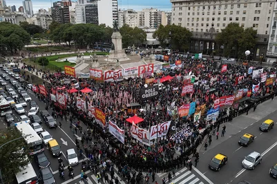 | Photo: AP/Rodrigo Abd : Argentina Protest