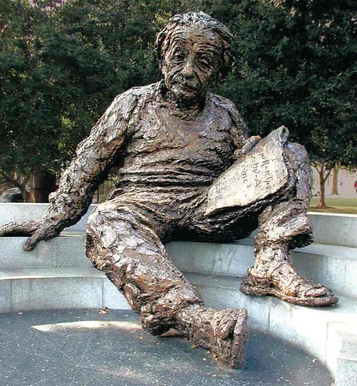 statue av Albert Einstein