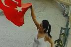 Турецкий суд арестовал женщину за бросание национального флага в мусорное ведро