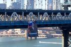 Большой портрет Путина украсил мост в Нью-Йорке