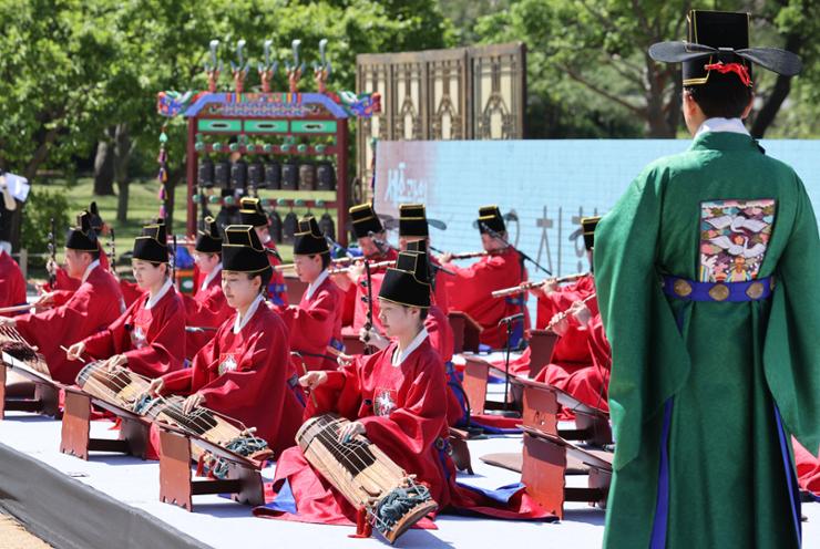 The National Gugak Center's Court Music Orchestra performs traditional court music for the ceremony commemorating King Sejong's 627th birthday at Gyeongbok Palace in central Seoul, Tuesday. King Sejong (1397-1450) created the Korean writing system, Hangeul. Yonhap 