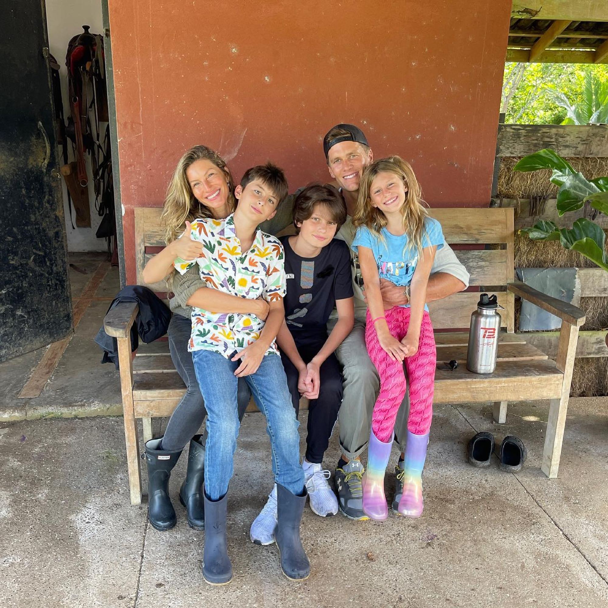 Tom Brady and Gisele Bundchen posing with their kids