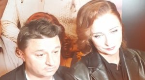 Актер Лагашкин с женой устроили веселье на красной дорожке