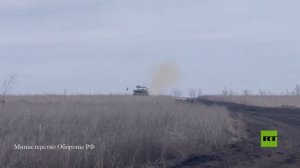 بالفيديو.. طواقم دبابات تي-80 الروسية تدمر مواقع القوات الأوكرانية بمنطقة العملية العسكرية الخاصة