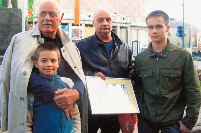 Станислав Говорухин с сыном и внуками. Фото: соцсети