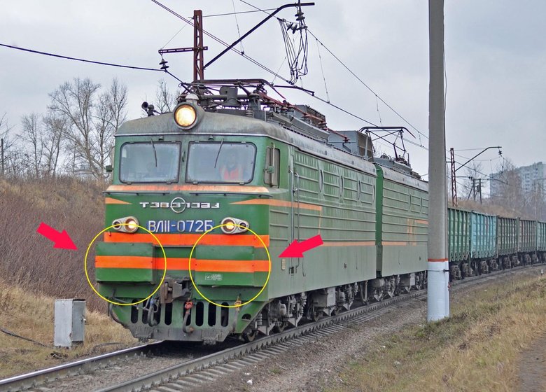 ВЛ11-072 с грузовым поездом / Wikimedia, Sergey Korovkin 84, CC BY-SA 3.0