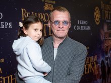Алексей Серебряков с внучкой
