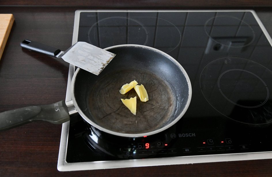 Старые тефлоновые сковородки могут быть опасными для здоровья.