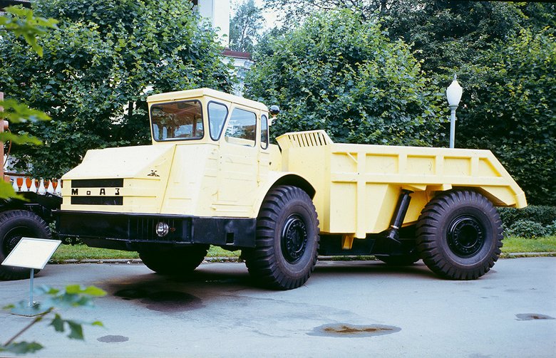 МоАЗ-6401-9585 выпускали в Могилеве в нескольких модификациях