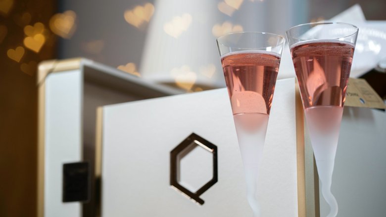 Champagne Rosé или розовое шампанское 一 особый вид шампанского с насыщенным ярко выраженным фруктовым вкусом. Фото: unsplash.com