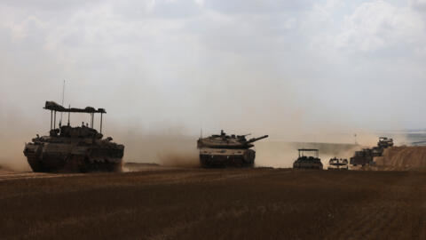 Des chars israéliens près de la frontière sud de la Bande de Gaza, dimanche 12 mai 2024.