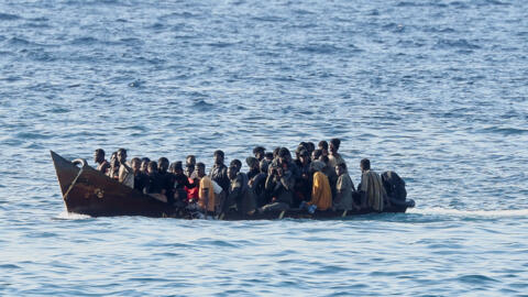 Un navire transportant des migrants s'approchant de l'île sicilienne de Lampedusa, en Italie, le 16 septembre 2023. [Image d'illustration]