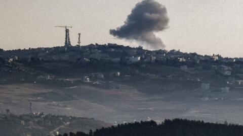 De la fumée s'élève lors d'un bombardement israélien à travers la frontière au sud du Liban depuis une position le long de la frontière dans le nord d'Israël, le 18 juin 2024. (Image d'illustration)