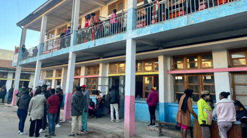 Dans ces bureaux de vote du quartier d’Andavamamba de la capitale Antananarivo, de nombreux retardataires ont pu voter après 17 heures, heure officielle de clôture du vote, le 29 mai 2024
