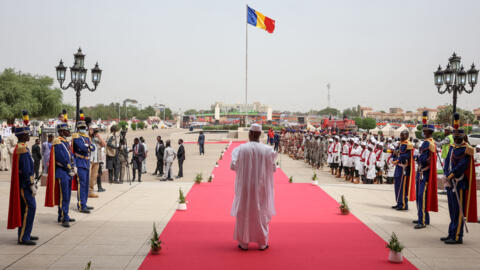 Une vue générale des gens rassemblés avant l'investiture du président élu du Tchad, le général Mahamat Idriss Déby Itno, au Palais des Arts et de la Culture de Ndjamena, le 23 mai 2024.