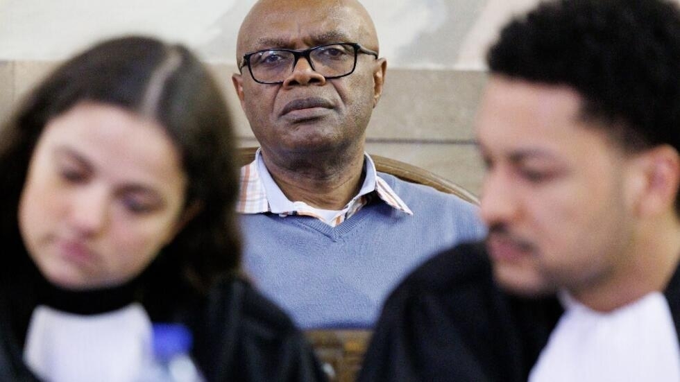 Le Rwandais Emmanuel Nkunduwimye assiste à la constitution du jury d'assises de son procès, le 3 avril 2024.