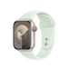 淺薄荷色運動錶帶內側，展示讓錶帶戴起來舒適貼服的收入式鈕扣